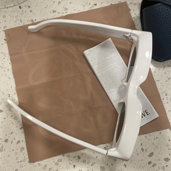 Loewe Paula Ibiza Sunglasses white and mirrored w gift bag all collateral - Picture 7 of 9